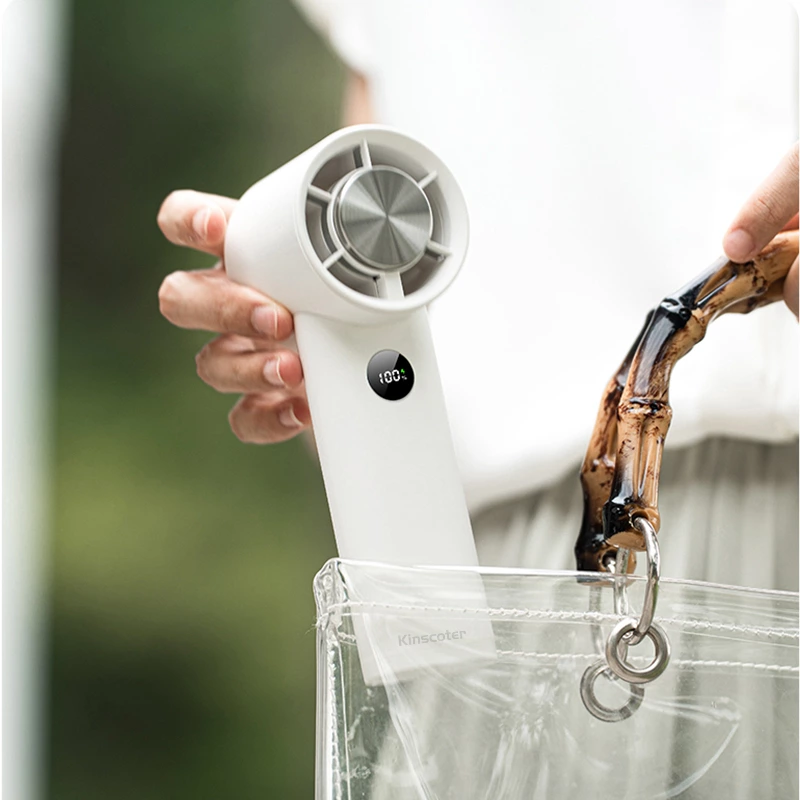 A fan can easily solve the problem of high temperature outdoors